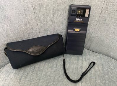 FIRST EVER Nikon digital camera Coolpix100 from 1996