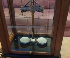 GALLENKAMP & Co apothecary scales