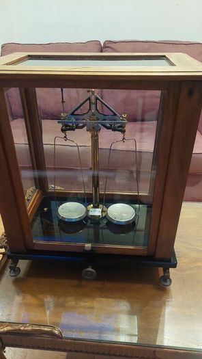 GALLENKAMP & Co apothecary scales