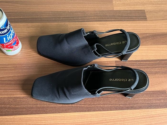 Liz Claiborne navy shoes. Size 8.5 uk