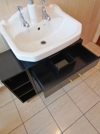 Undersink bathroom vanity