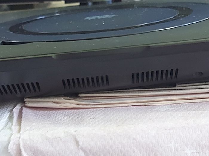 5 Portable DVD Players, all working, but no charges for them, all in very good condition