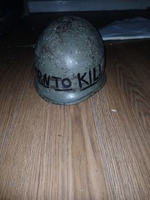 army helmet , viet nam , iraq , not sure collectables