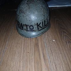 army helmet , viet nam , iraq , not sure collectables