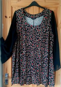 Lovely top with sheer flared sleeves size 24-26