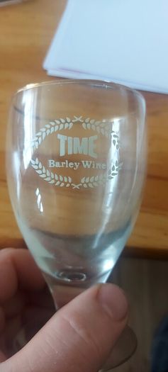 Time barley wine,,,brewed by smithswicks kilkenny,vintage glass,collectors item,,price includes post to anywhere in Ireland thank you, hard to come by ,,sold as is.