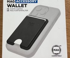Quadlock mag accessory wallet