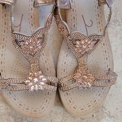 sandles reduced to 10