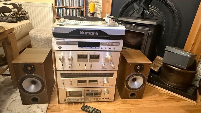 audio vintage set with speakers