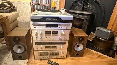audio vintage set with speakers