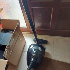 Morphy Richards Vacuum Cleaner, Model 980572, Black, in very good condition