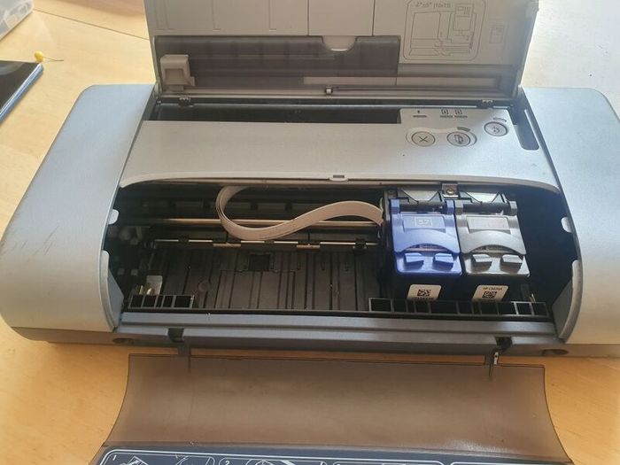 portable HP Deskjet 450 mobile inkjet printer