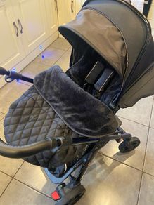 Silvercross 'Pioneer' Pram and Travel System