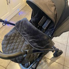 Silvercross 'Pioneer' Pram and Travel System