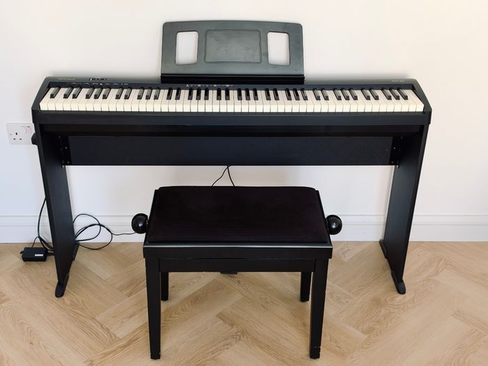 Roland FP-10 Digital Piano - Full Set with Stand, Stool & Pedal - Perfect Condition