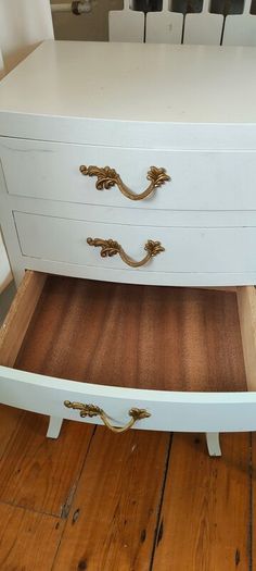 Vintage French Provincial Bedroom Suite - 4 Piece