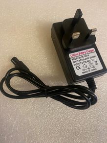 100% Brand-New Three hole 9mm 24V balance scooter charger Output 29.4V Electric Scooter Charger For Razor Electric Scooter car lithium battery charger