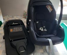 Maxi Cosi Baby Car Seat and ISOFix Base