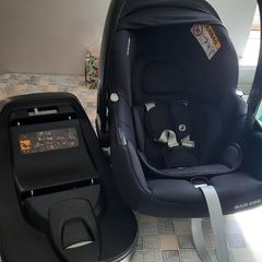 Maxi Cosi Baby Car Seat and ISOFix Base