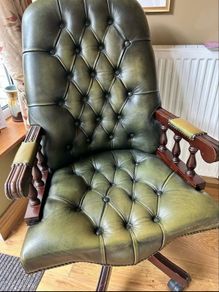 Mahogany Mountbatten swivel chair in classic green leather