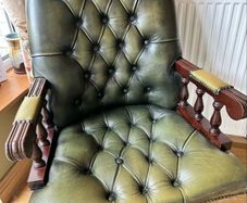 Mahogany Mountbatten swivel chair in classic green leather