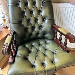 Mahogany Mountbatten swivel chair in classic green leather