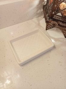 Ceramic soap dish (14cm x 10cm)