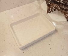Ceramic soap dish (14cm x 10cm)