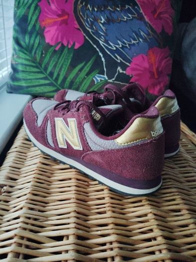 New Balance 373