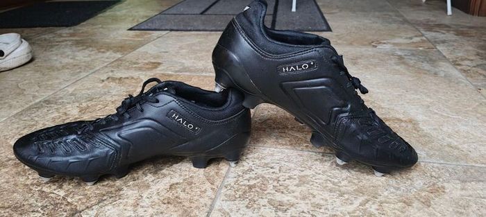 Concave football boots