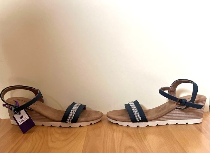 Lotus Wedge sandal