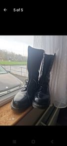 14 hole doc martins size 9