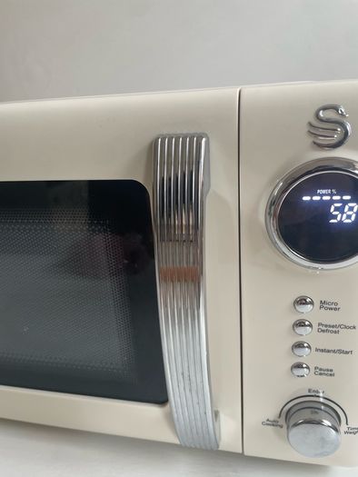 Swan Retro Microwave