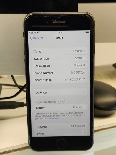 Apple iPhone 8 64GB Factory Unlocked Black (Battery: 76%)