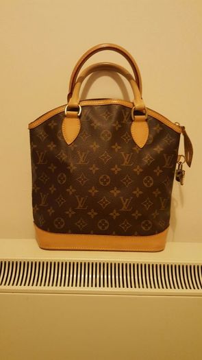 Louis vuitton buckett bag