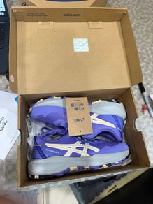 Brand new ASICS Pre Venture 11 GS kids running shoes / trainers.
