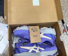 Brand new ASICS Pre Venture 11 GS kids running shoes / trainers.