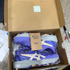 Brand new ASICS Pre Venture 11 GS kids running shoes / trainers.