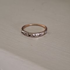 Beautiful Vintage Studded Ring - Stamped '9ct'