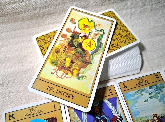 Tarot cards - Tarot Universal de Salvador Dali bilingual English and Spanish mint condition unique & rare