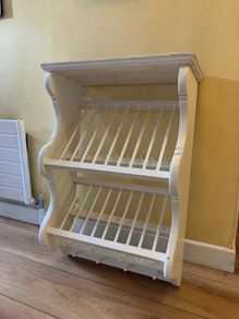 Wall mounted plate holder