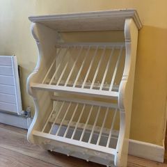 Wall mounted plate holder