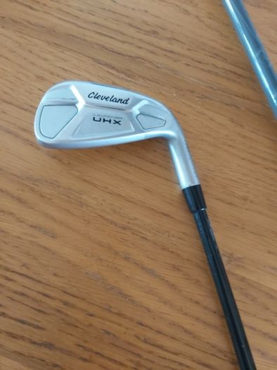 Golf  Cleveland Launcher  Uhx  Irons 5 To P/w In Perfect  Condition  Grafite Shafts  (r) Flex