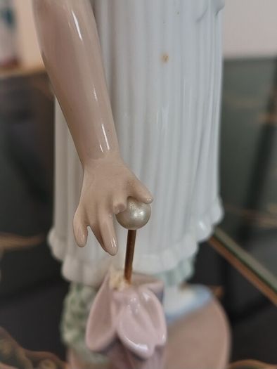 Vintage (1990) NAO By Lladro "April Showers" #1126. Damaged.