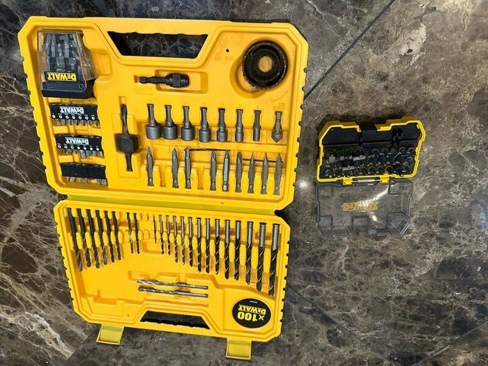 DeWalt DCK276P2 18V XR Brushless Twin Kit + extras