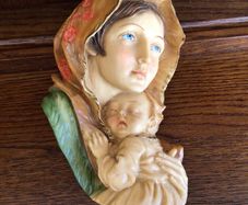 Madonna and Child Religious Wall hanging resin statue plaque Handpainted Can post