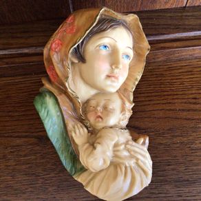 Madonna and Child Religious Wall hanging resin statue plaque Handpainted Can post