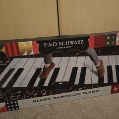 Giant mat piano dance