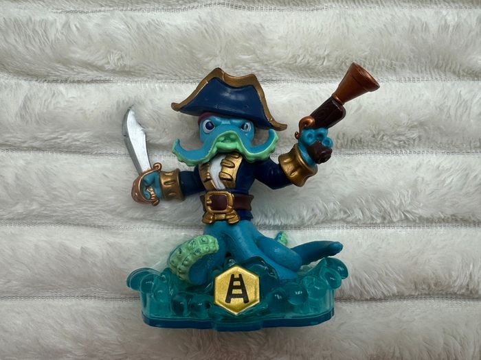 Skylanders Swap Force Figure Wash Buckler Used Please look at the pictures