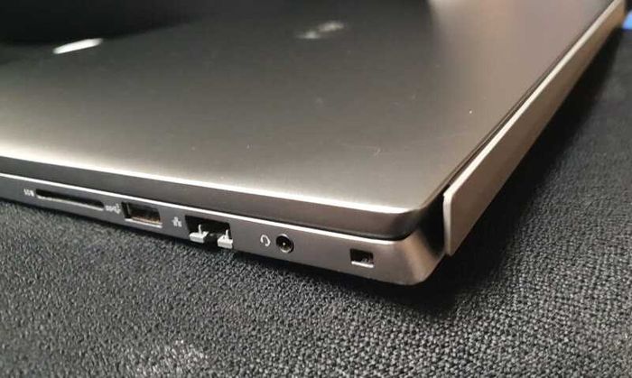 Dell Vostro 5620 | Core i5-1240P | 16GB RAM | 512GB NVMe | Iris Xe | Windows 11 Pro
